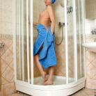 Hannah in 'Showerfun'