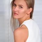 Lona in 'Model Beauty'