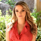 Ms Faris in 'Wet And Wild - S19:E2'