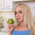 Stefy Shee in 'Tiny Blonde'