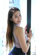 Abbie - Petite Stunner | Picture (1)