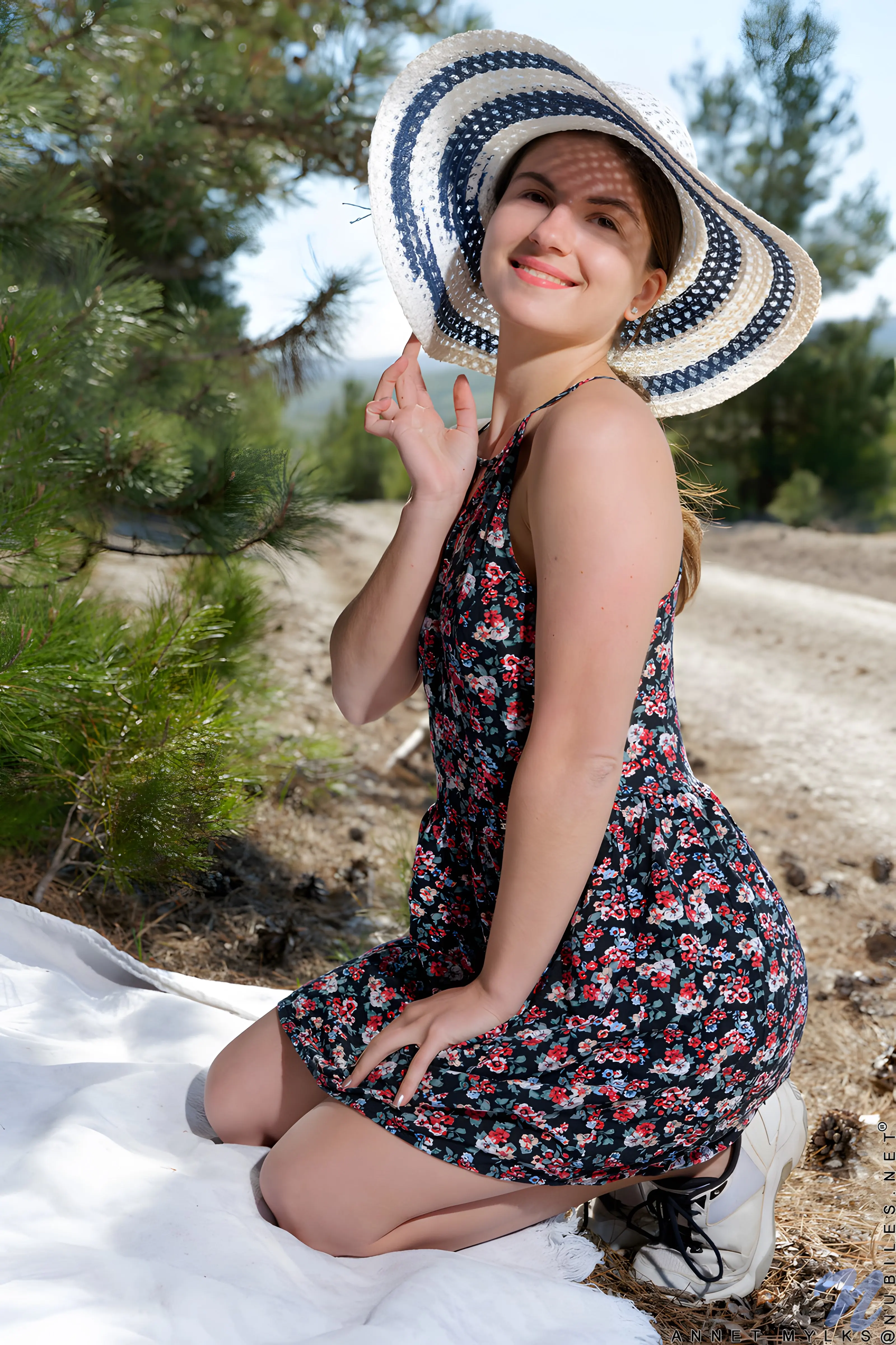 Annet Mylks - Pussy Perfection | Picture (2)