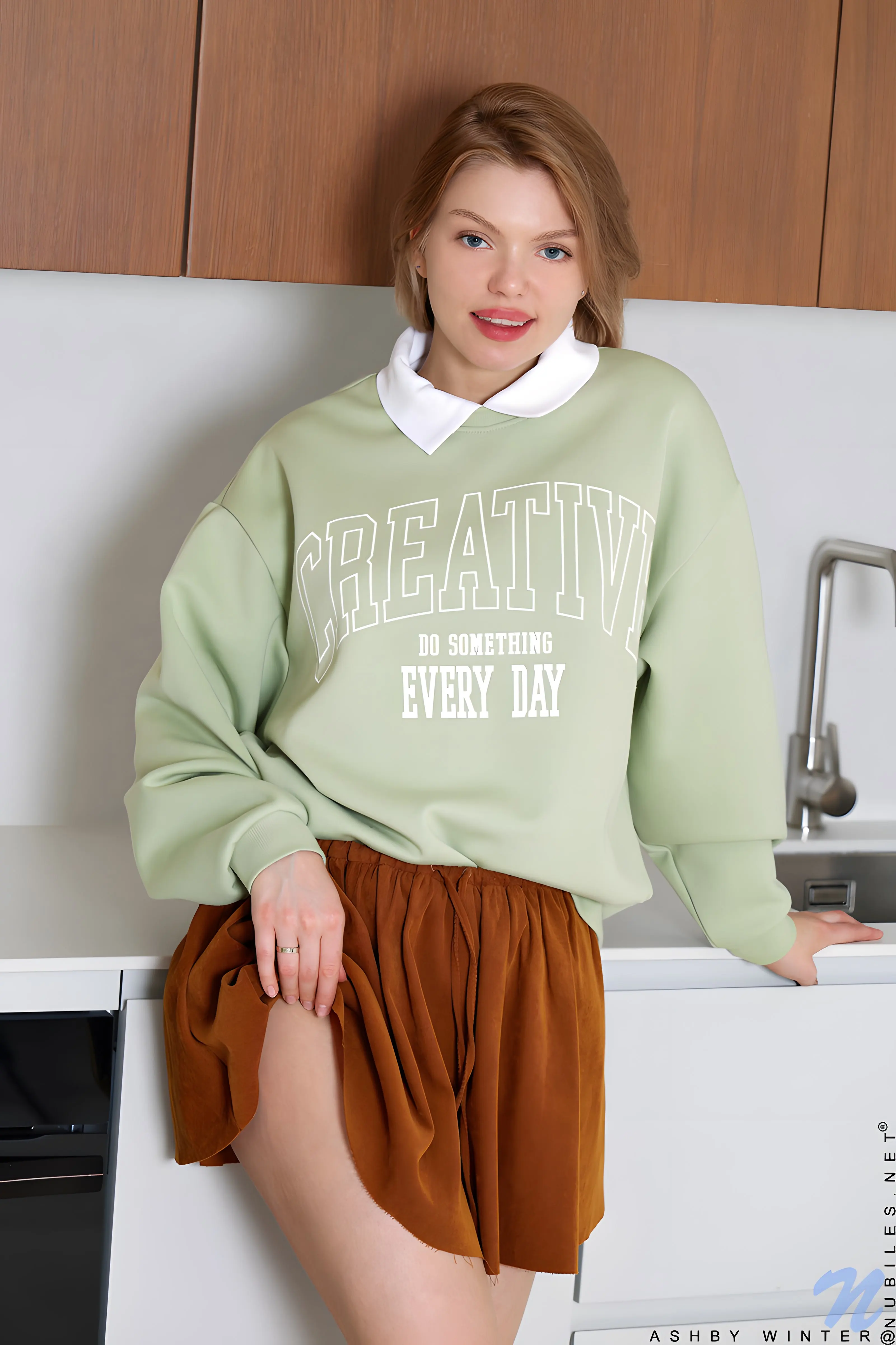 Ashby Winter - Lips Hips Go | Picture (2)