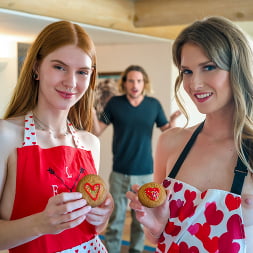Step Sisters Valentines Cookie - S17:E4