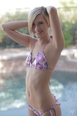 Chloe Brooke - Dive In | Picture (1)