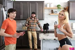 Chloe Temple - Who Touched My Stuff - S39:E10 | Picture (5)