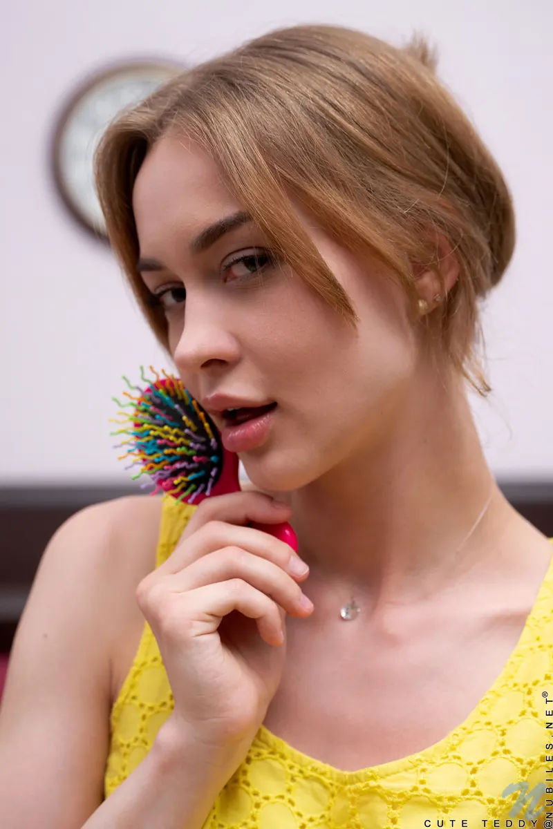Cute Teddy - Tetas, labios y caderas | Picture (2)