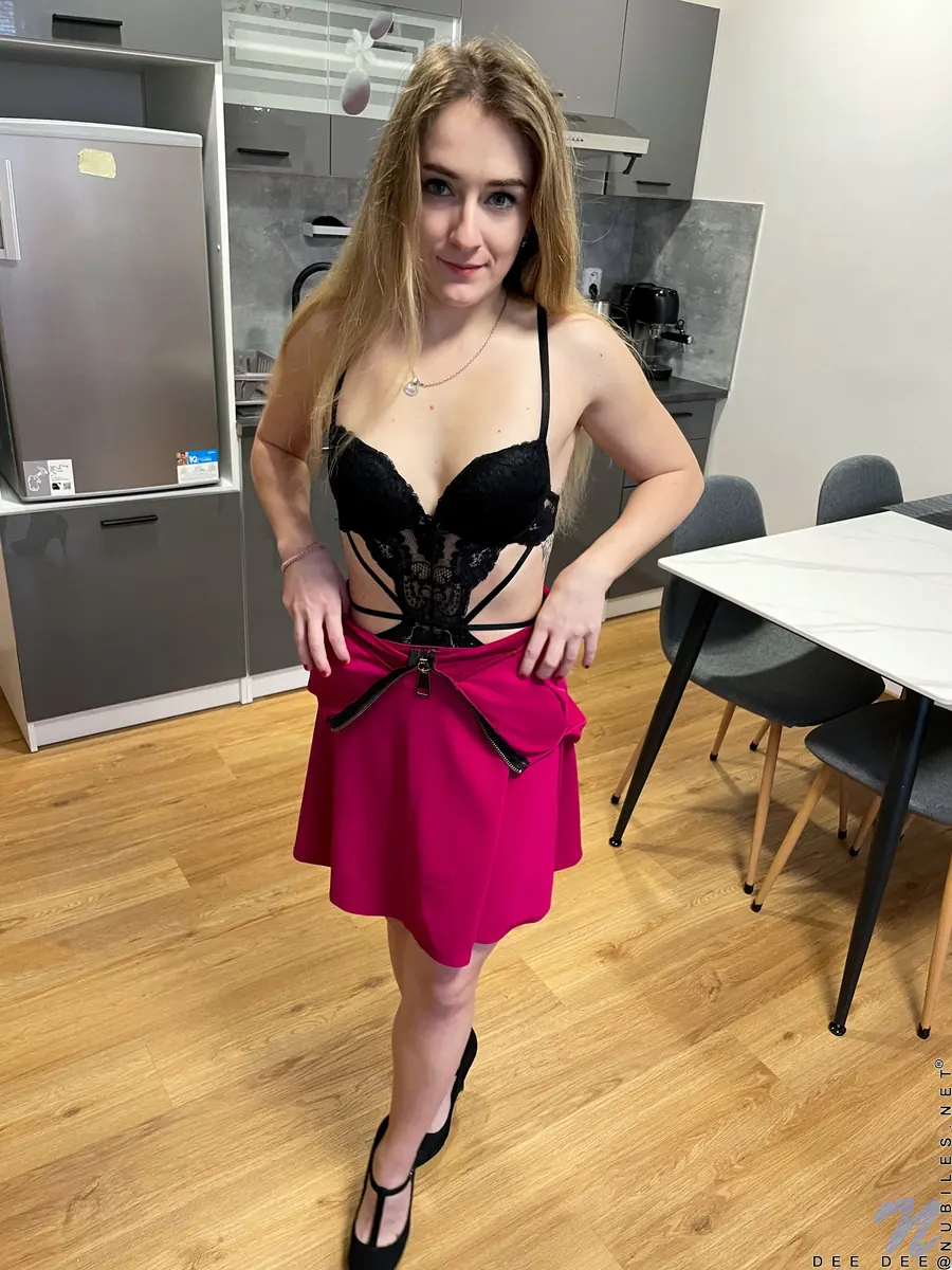 Dee Dee - Wet And Warm | Picture (3)