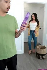 Diego Perez - Encontré los juguetes sexuales de mi madrastra - s24:e1 | Picture (1)