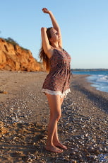 Elison - Solo On The Beach | Picture (4)