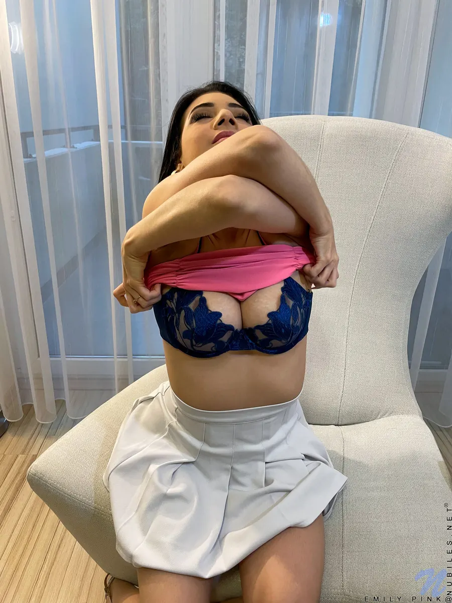 Emily Pink - My Pleasure | Picture (5)