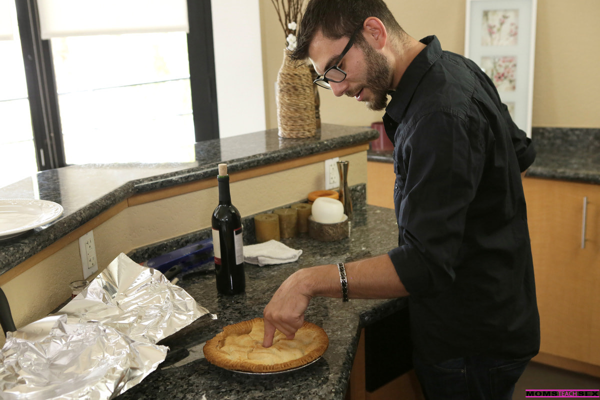 Moms Hot Pie