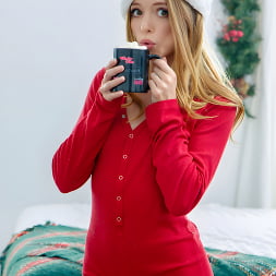 Getting Into Stepsisters Christmas Spirit - S39:E3