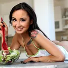 Freya Dee in 'Ravenous'