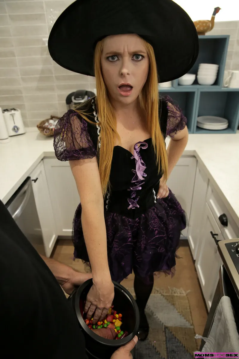 Haley Reed - Brothers Dick Trick Or Treat - S11:E7 | Picture (2)