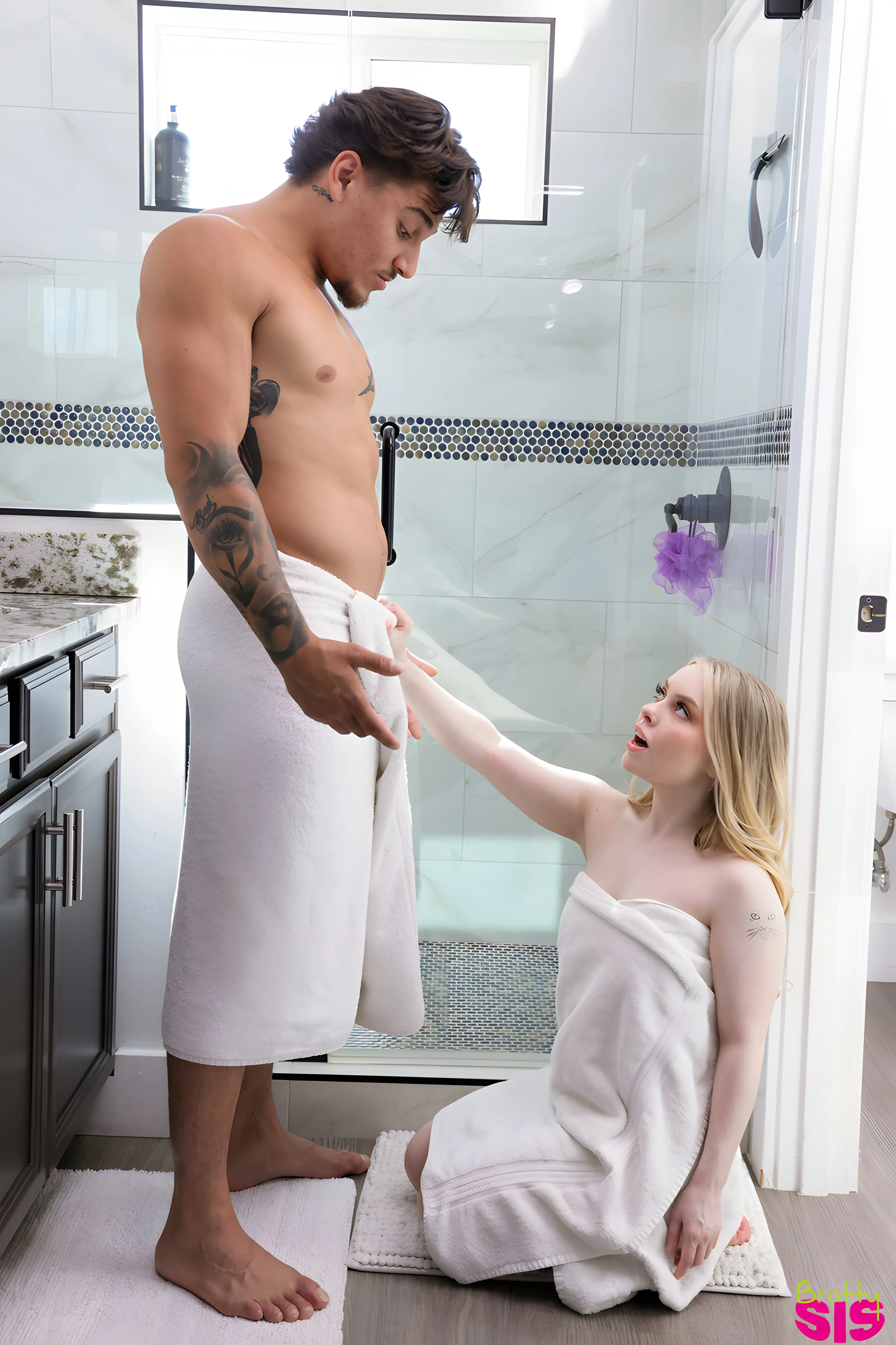 Haley Spades - Stepsisters New Dick Muzzle - S39:E1 | Picture (4)