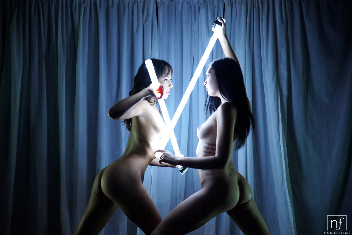 Jenna Sativa - Lesbian Light Show | Picture (3)