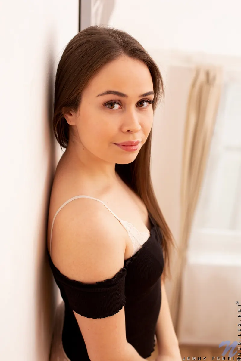 Jenny Ferri - Stand And Deliver | Picture (3)