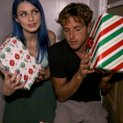 Unwrapping Step Sis For Christmas - S12:E5