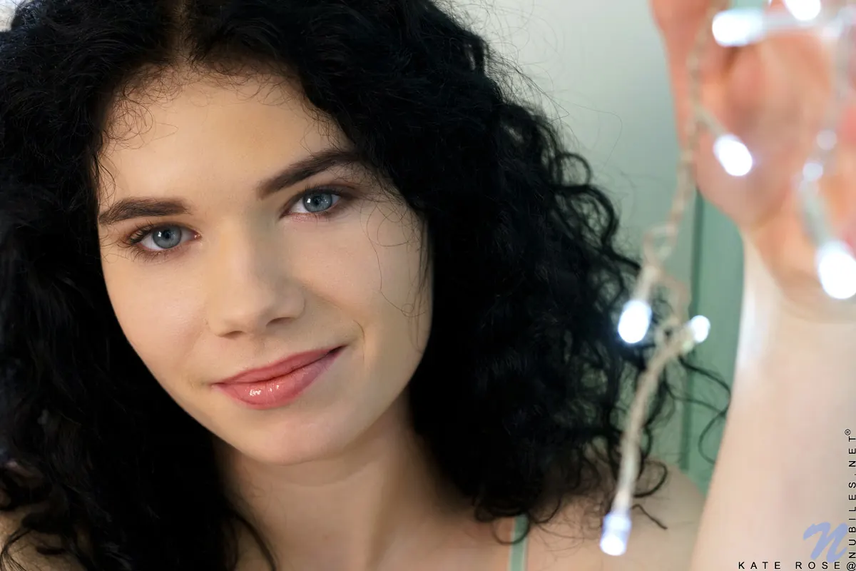 Kate Rose - Adolescente juguetona | Picture (2)