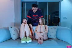 Lana Smalls - Le dimos a mi hermanastro un poco de coño de halloween - s38:e7 | Picture (16)
