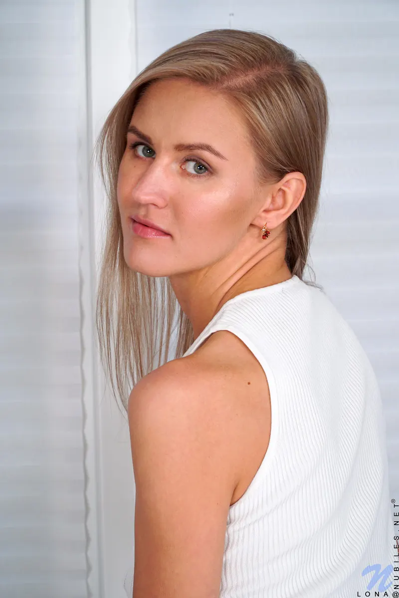 Lona - Model Beauty | Picture (2)