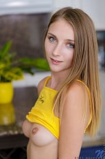 Macy Meadows - Squirt | Picture (5)