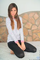 Mily Mendoza - Tight Teen | Picture (2)