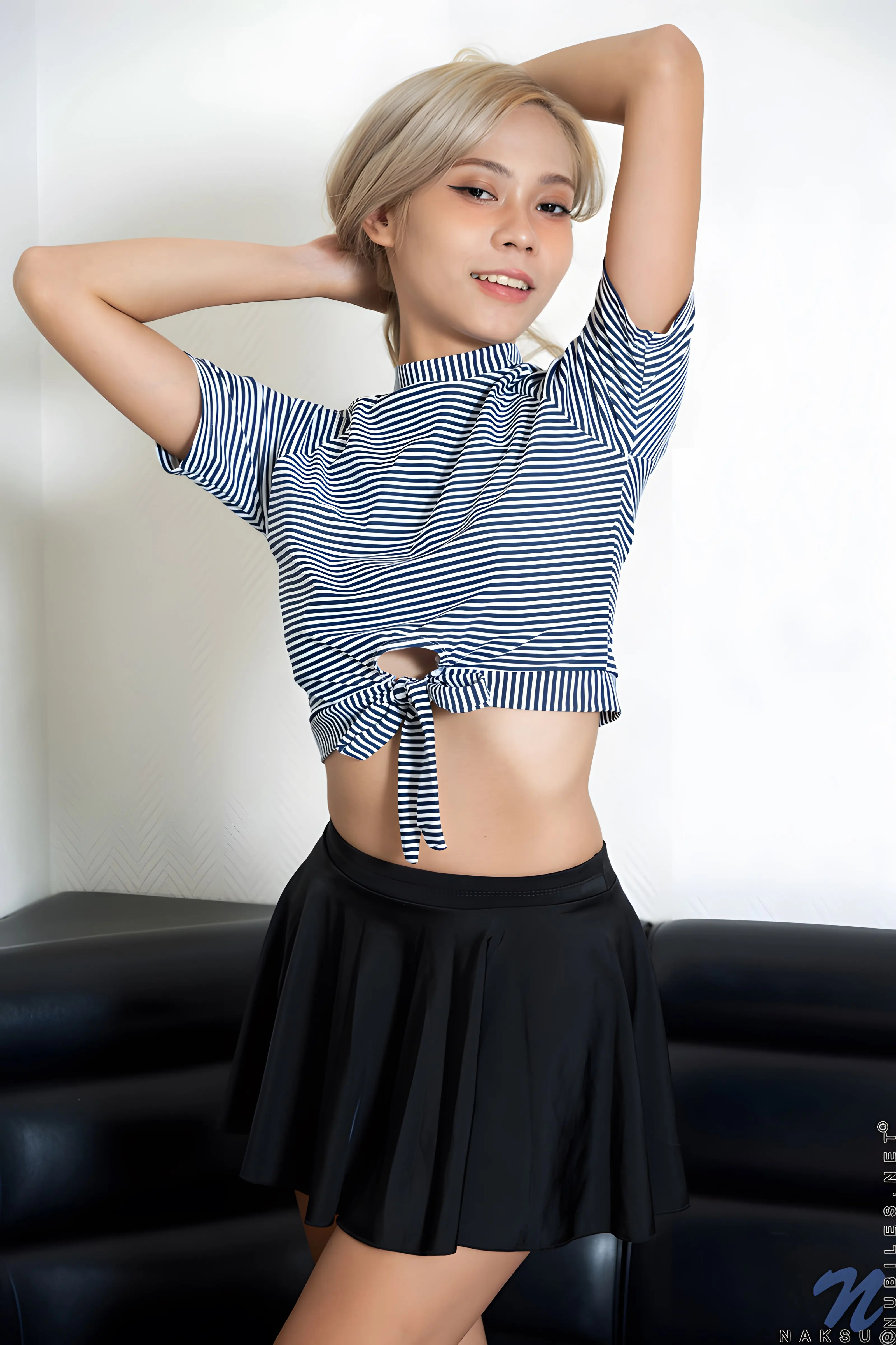 Naksu - Playful Tease | Picture (2)