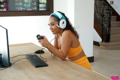 Sarah Lace - My Step Sis Is A Gamer Girl - S18:E10 | Picture (2)