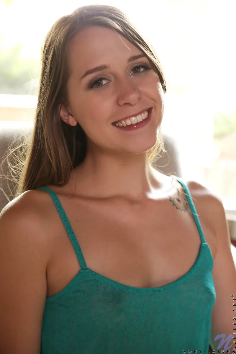 Zoey Laine - Cumming Cutie | Picture (4)